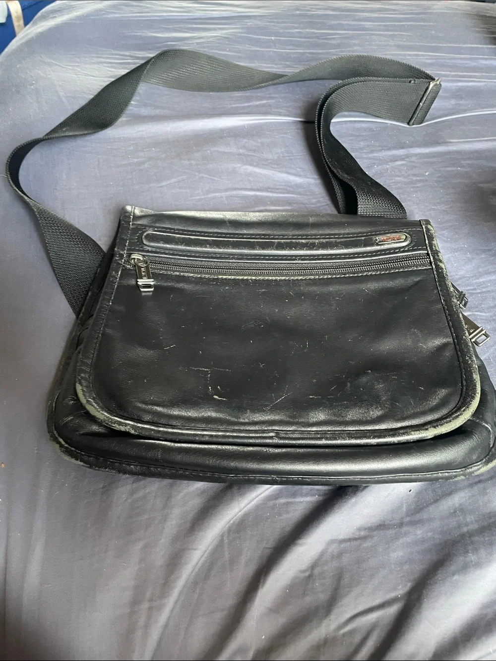 Tumi  Small  Multi  Compartment Black Leather Messenger Bag. Alpha Series.